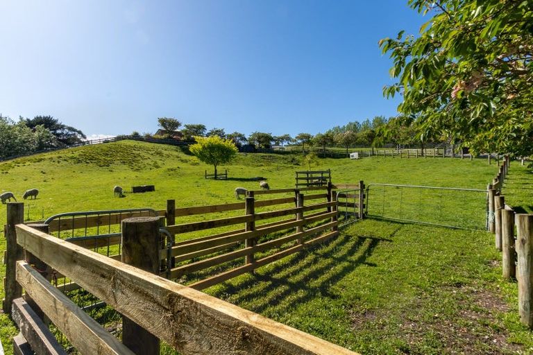 Photo of property in 205 Taylors Road, Otaki, 5583