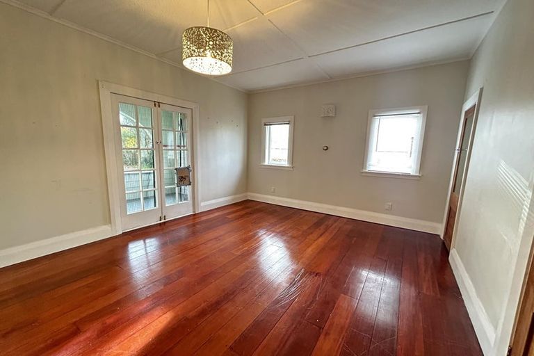 Photo of property in 122 Waiwhetu Road, Waterloo, Lower Hutt, 5011