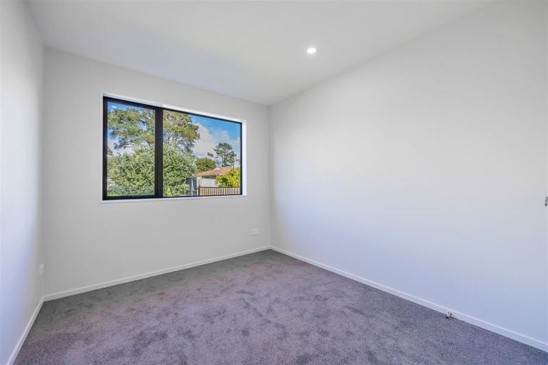 Photo of property in 15 Korokio Lane, Henderson, Auckland, 0612