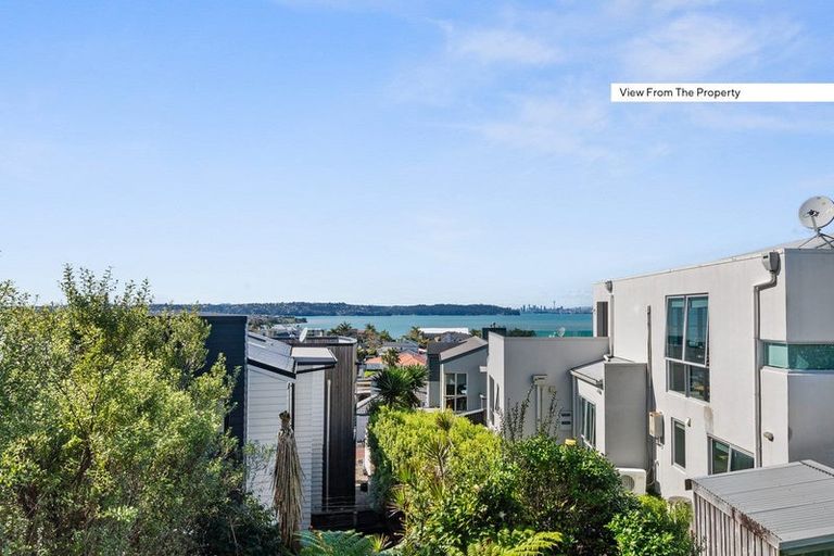 Photo of property in 2/143a Wiseley Road, West Harbour, Auckland, 0618