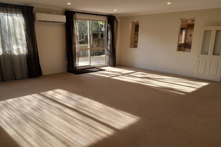 Photo of property in 10 Summerfield Lane, Albany, Auckland, 0632