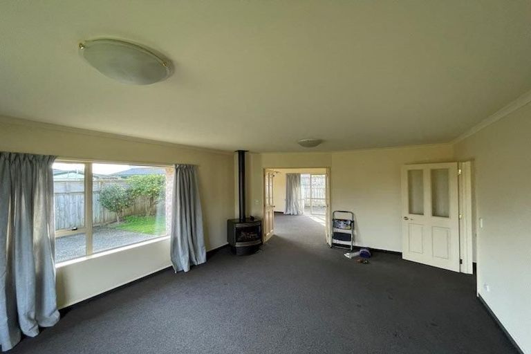 Photo of property in 83 Guildford Drive, Paraparaumu, 5032