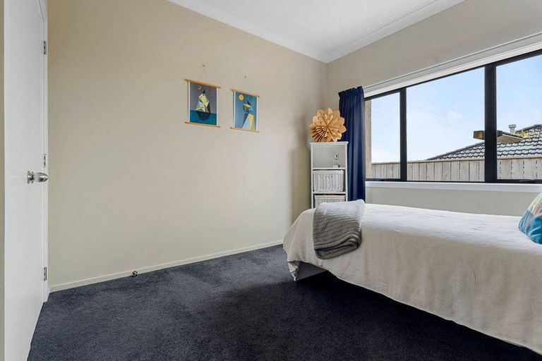 Photo of property in 17 Gifford Grove, Churton Park, Wellington, 6037