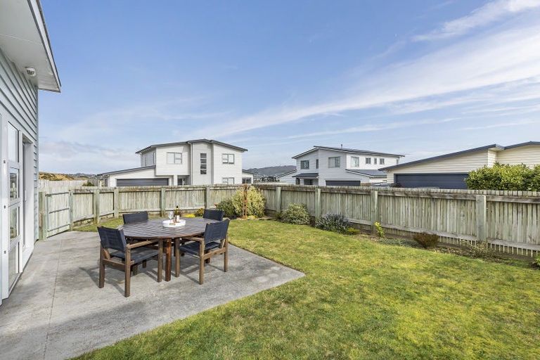 Photo of property in 32 Havana Rise, Grenada Village, Wellington, 6037