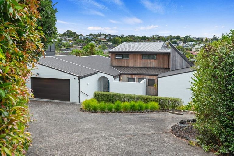 Photo of property in 25 Mayfair Crescent, Mairangi Bay, Auckland, 0630