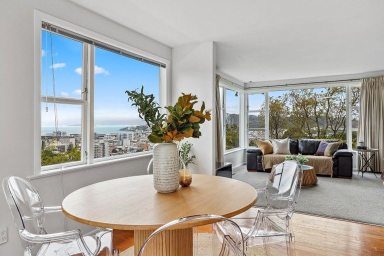 Photo of property in 8 Durham Crescent, Aro Valley, Wellington, 6021