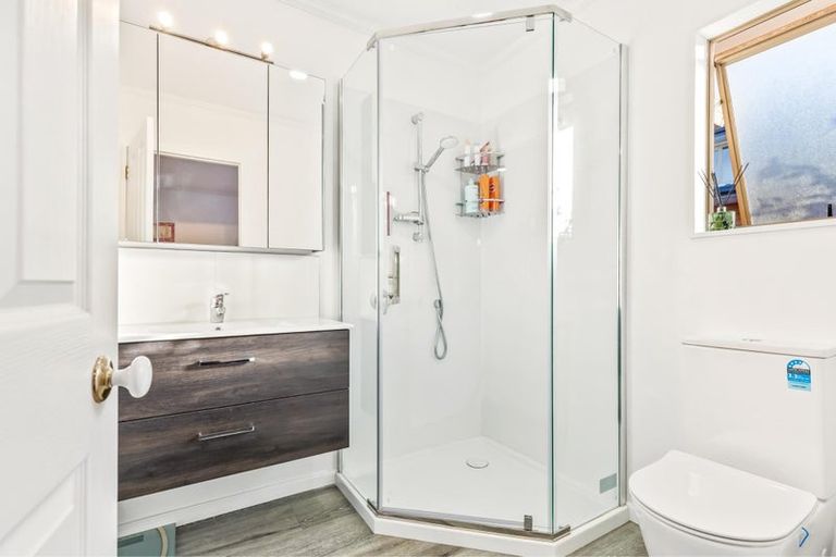 Photo of property in 16a Kokiri Street, Te Atatu South, Auckland, 0610