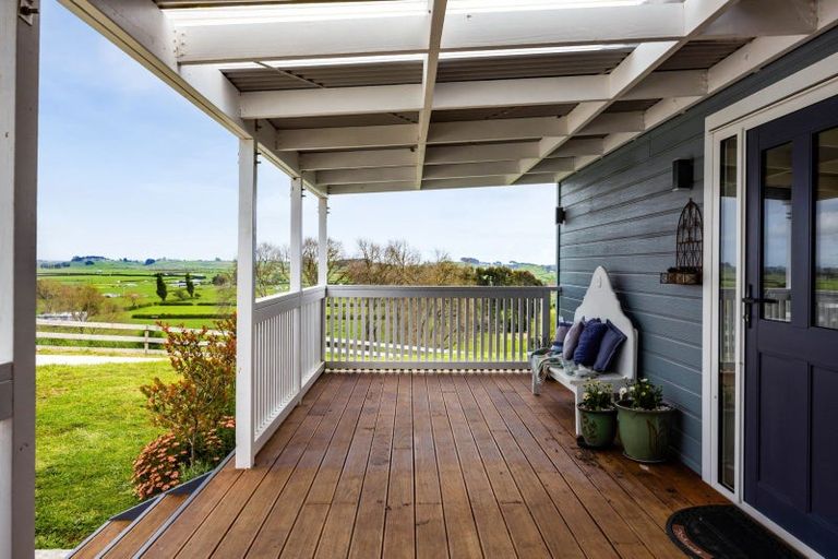 Photo of property in 43a Rawhitiroa Road, Eltham, 4398