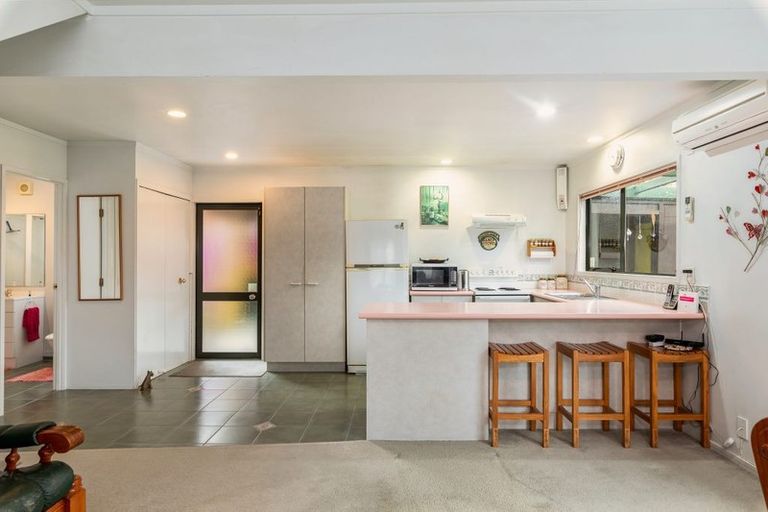 Photo of property in 25 Caspian Close, New Lynn, Auckland, 0600