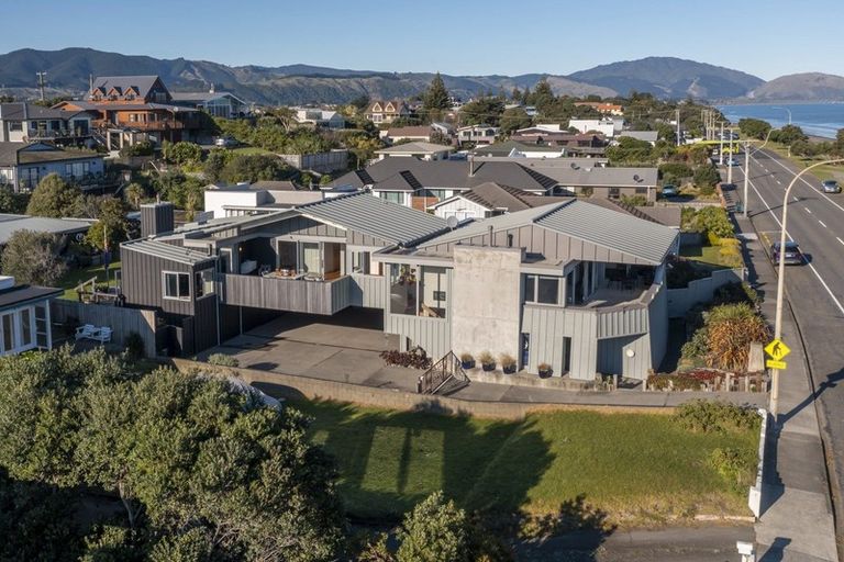 Photo of property in 88 Marine Parade, Paraparaumu Beach, Paraparaumu, 5032