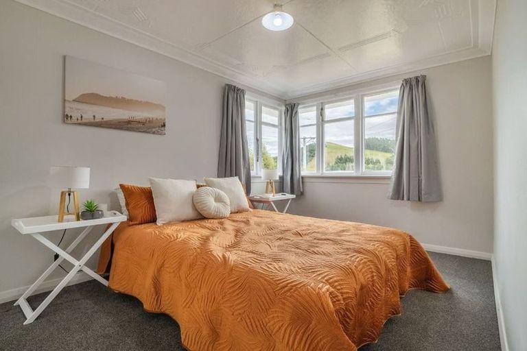 Photo of property in 489 Kaikorai Valley Road, Bradford, Dunedin, 9011