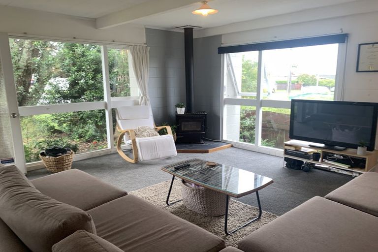 Photo of property in 1/1 Corrella Road, Belmont, Auckland, 0622