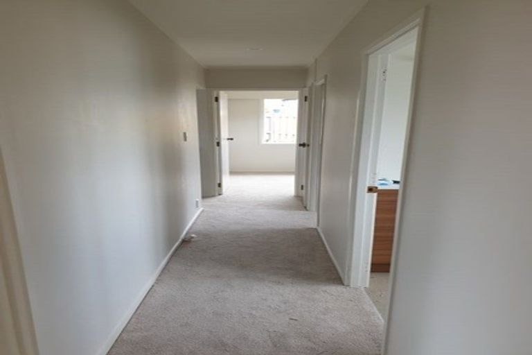 Photo of property in 2/7 Ian Place, Glendene, Auckland, 0602