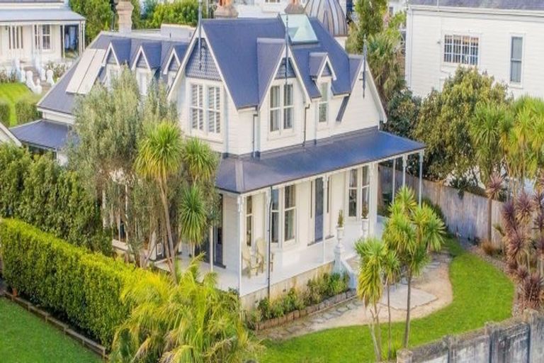 Photo of property in 12 Jubilee Avenue, Devonport, Auckland, 0624