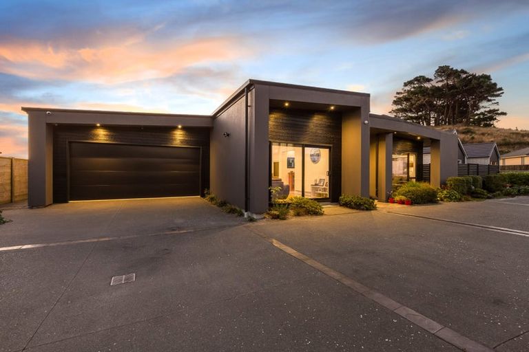 Photo of property in 55 Queen Charlotte Drive, Aotea, Porirua, 5024