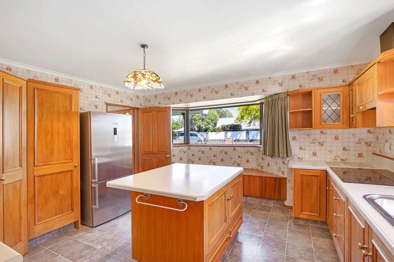 Photo of property in 10 Regency Crescent, Redwood, Christchurch, 8051