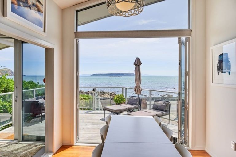 Photo of property in 25 Sunset Parade, Plimmerton, Porirua, 5026