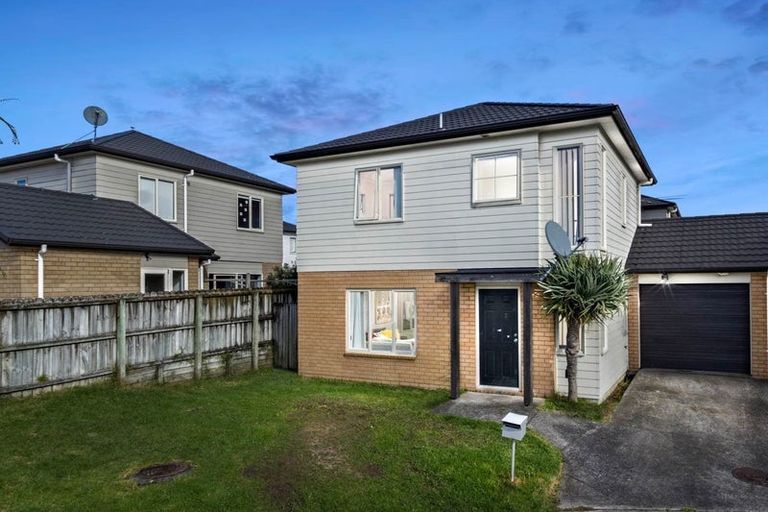 Photo of property in 9 Charta Place, Sunnyvale, Auckland, 0612