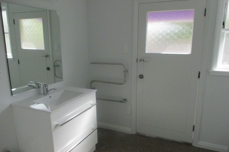 Photo of property in 1 Luton Street, Hokowhitu, Palmerston North, 4410