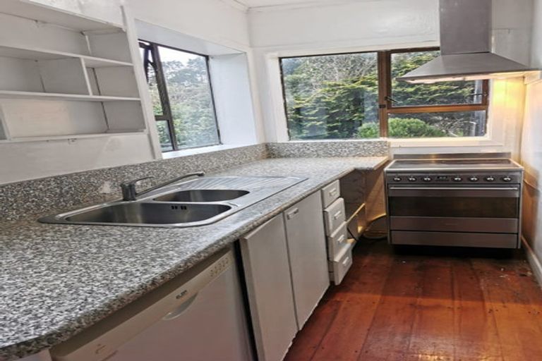 Photo of property in 42 Kamahi Street, Stokes Valley, Lower Hutt, 5019