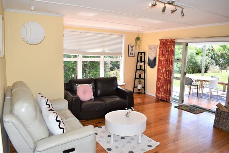 Photo of property in 44 Sarah Street, Waikawa Beach, Levin, 5573