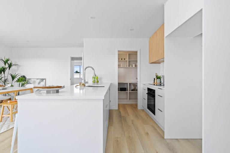 Photo of property in 104 Kaurinui Crescent, One Tree Point, 0118