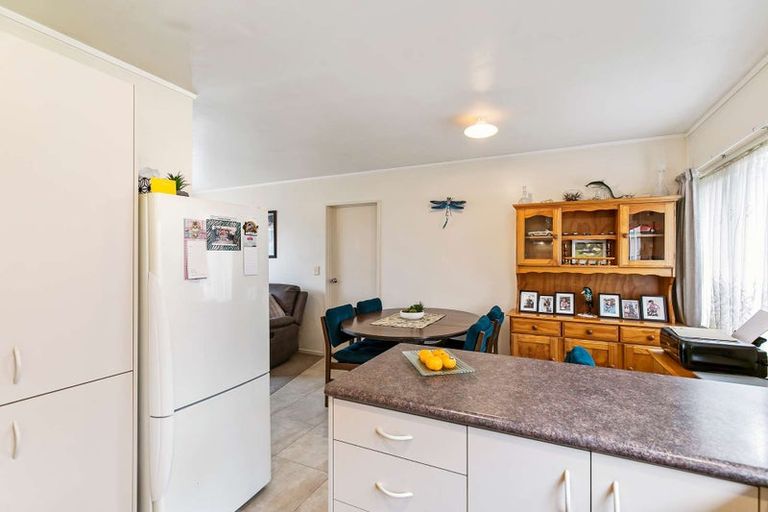 Photo of property in 2 Solea Road, Sunnyvale, Auckland, 0612