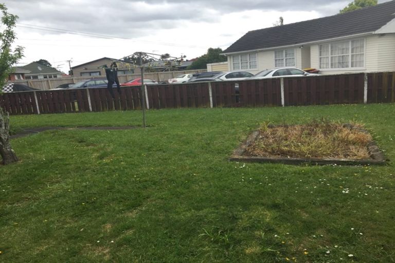 Photo of property in 2/67 Dale Crescent, Pakuranga, Auckland, 2010