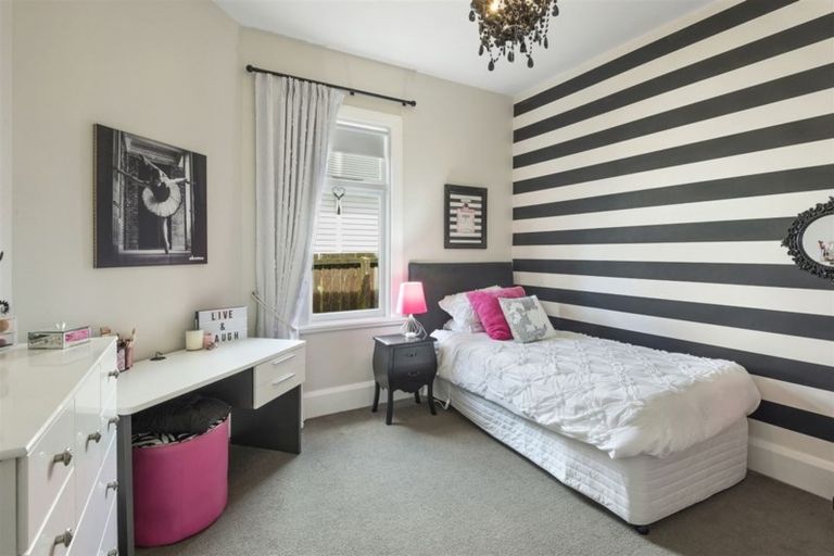 Photo of property in 129 Somerfield Street, Somerfield, Christchurch, 8024