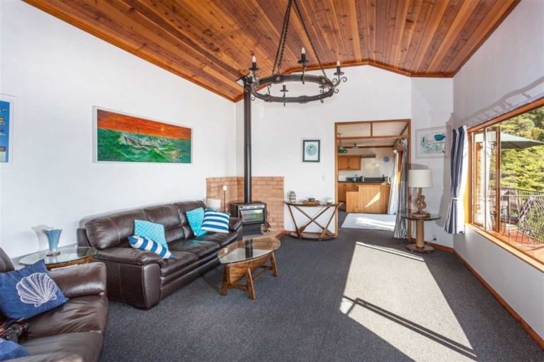 Photo of property in 16 Pine Grove, Tairua, 3508