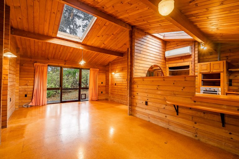 Photo of property in 4 Arama Avenue, Titirangi, Auckland, 0604