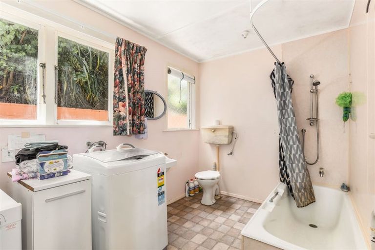 Photo of property in 13 The Track, Plimmerton, Porirua, 5026