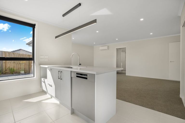 Photo of property in 26 Waruhia Crescent, Rototuna North, 3281