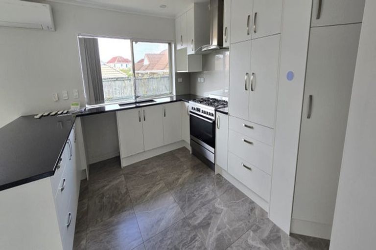 Photo of property in 186 Botany Road, Botany Downs, Auckland, 2010