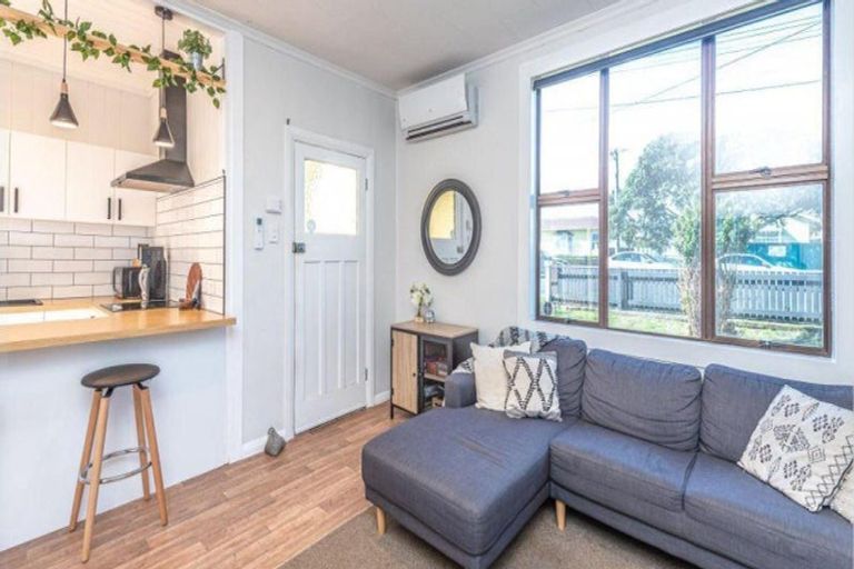 Photo of property in 13 Karaka Street, Castlecliff, Whanganui, 4501