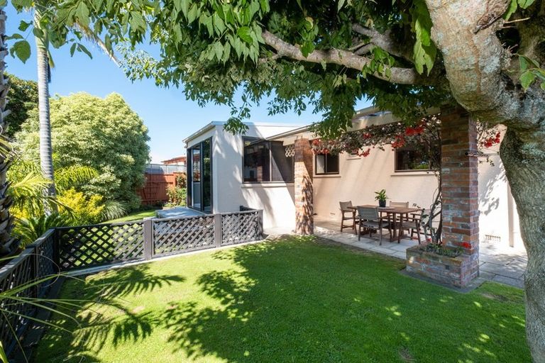 Photo of property in 61 Napier Terrace, Hospital Hill, Napier, 4110