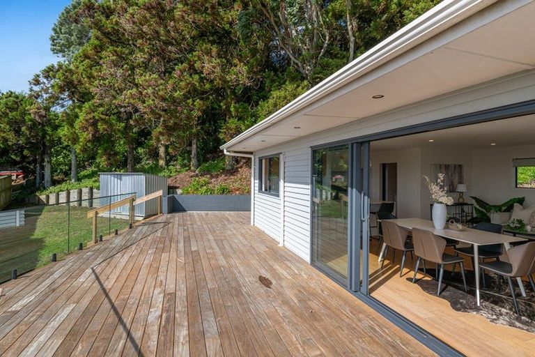Photo of property in 236 Whangaparaoa Road, Red Beach, 0932