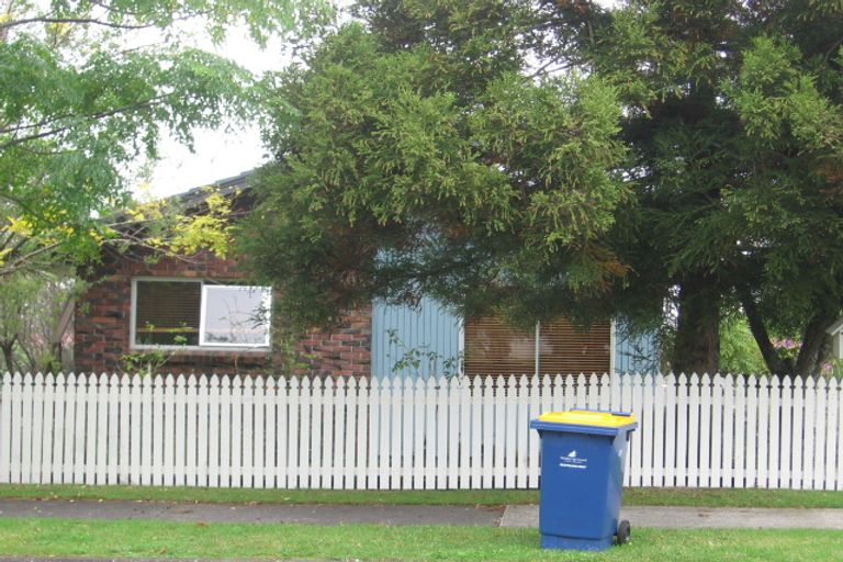 Photo of property in 24 Miltonia Avenue, Te Atatu South, Auckland, 0610