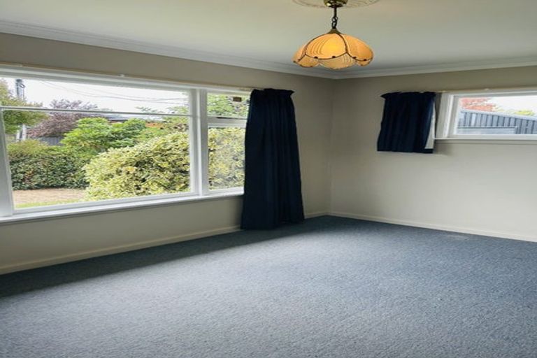 Photo of property in 17 Pembroke Street, Avondale, Christchurch, 8061