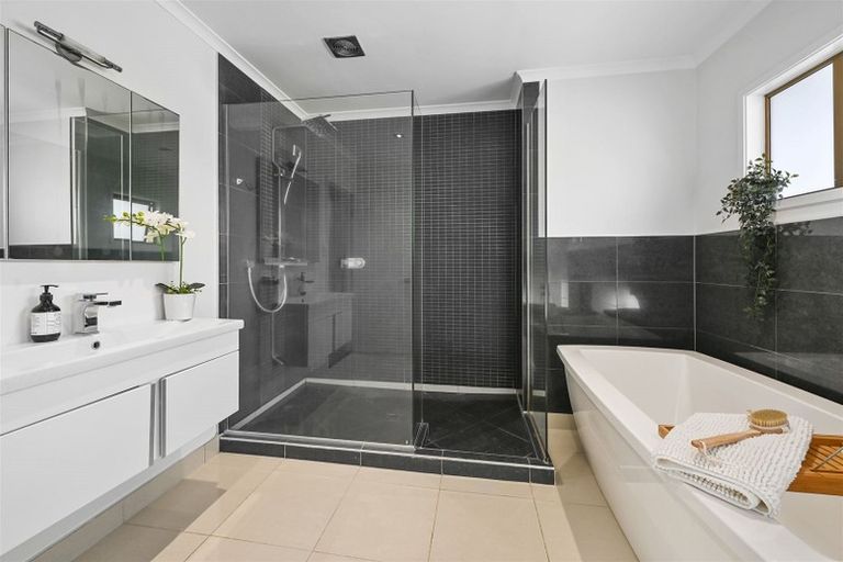 Photo of property in 37 Amante Crescent, Mairangi Bay, Auckland, 0630