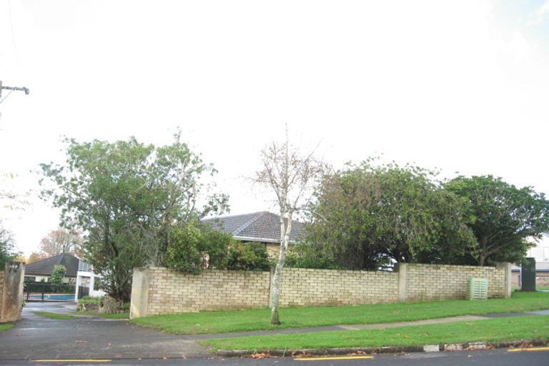 Photo of property in 109 Mellons Bay Road, Mellons Bay, Auckland, 2014