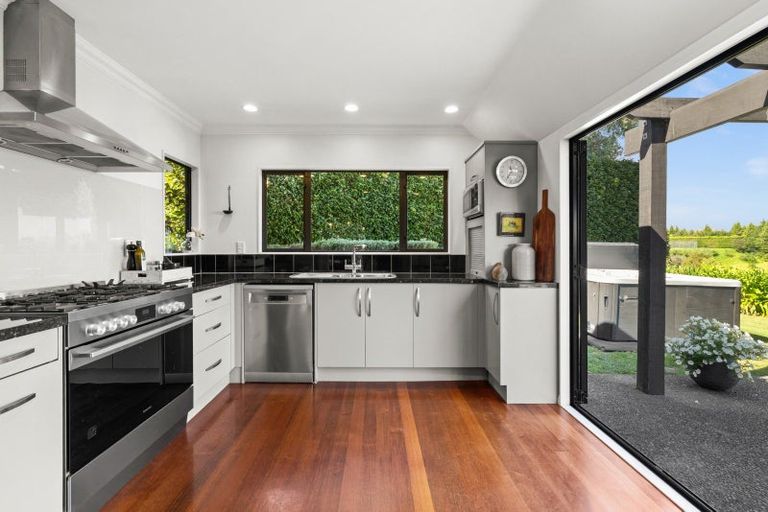 Photo of property in 65 Hikanui Drive, Havelock North, 4130