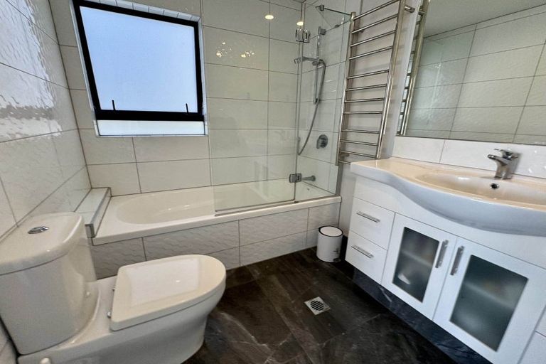 Photo of property in 10/148 Evans Bay Parade, Roseneath, Wellington, 6021