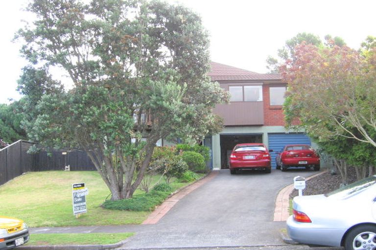 Photo of property in 18 Mark Edward Drive, Half Moon Bay, Auckland, 2012