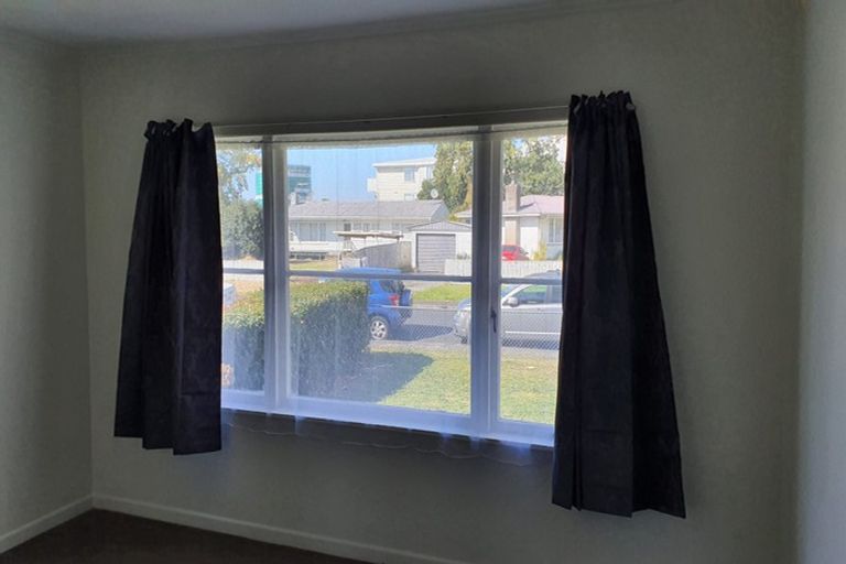 Photo of property in 14 Te Kanawa Crescent, Henderson, Auckland, 0610