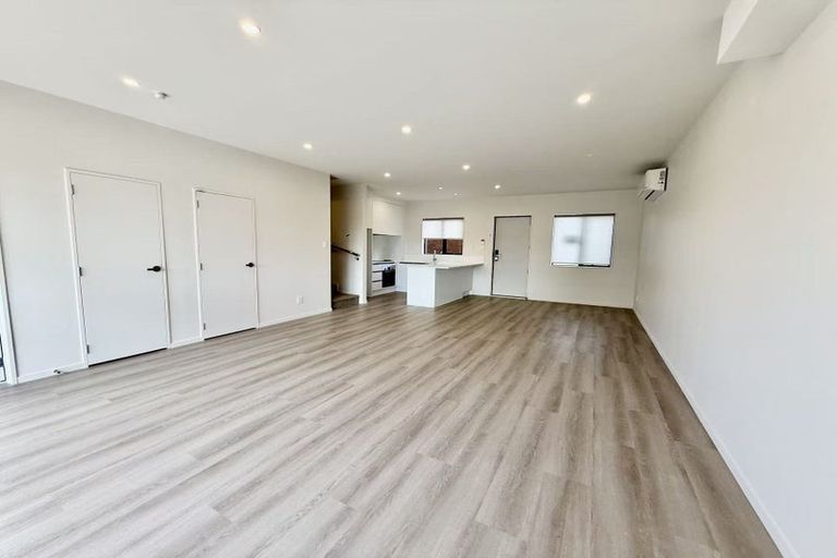 Photo of property in 3/35 Young Crescent, Drury, 2113