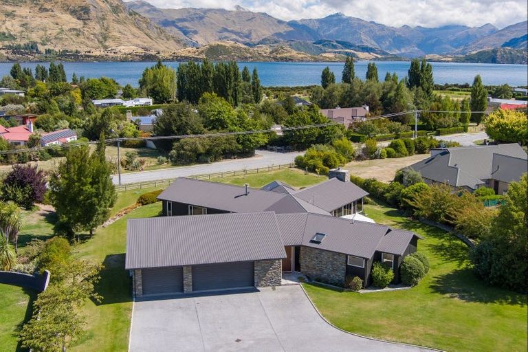 Photo of property in 10 The Terraces, Wanaka, 9305