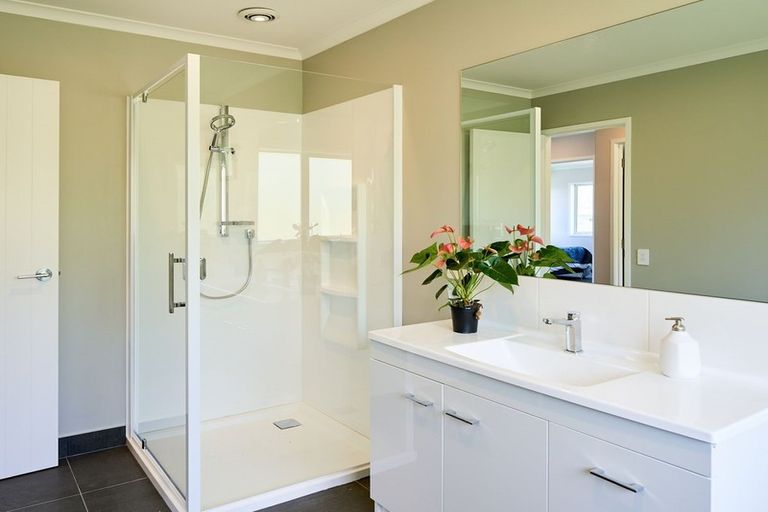 Photo of property in 113 Queen Charlotte Drive, Aotea, Porirua, 5024