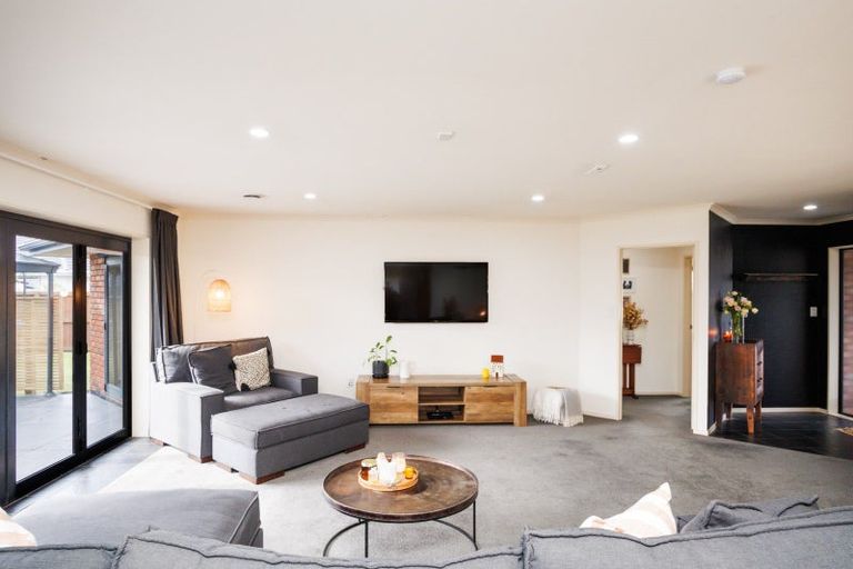 Photo of property in 17 Daniel Place, Kelvin Grove, Palmerston North, 4414