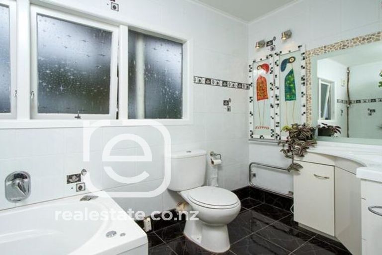 Photo of property in 84 Glamorgan Drive, Torbay, Auckland, 0630